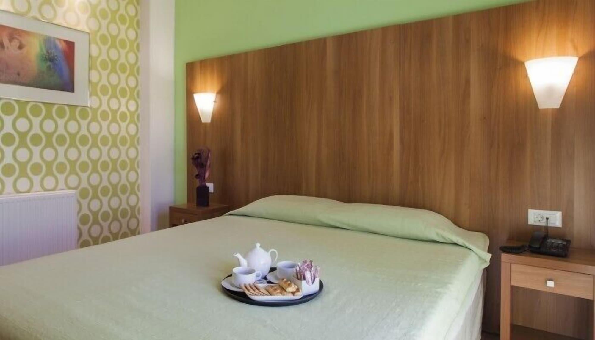 Leto Boutique Hotel 阿格里尼翁 外观 照片